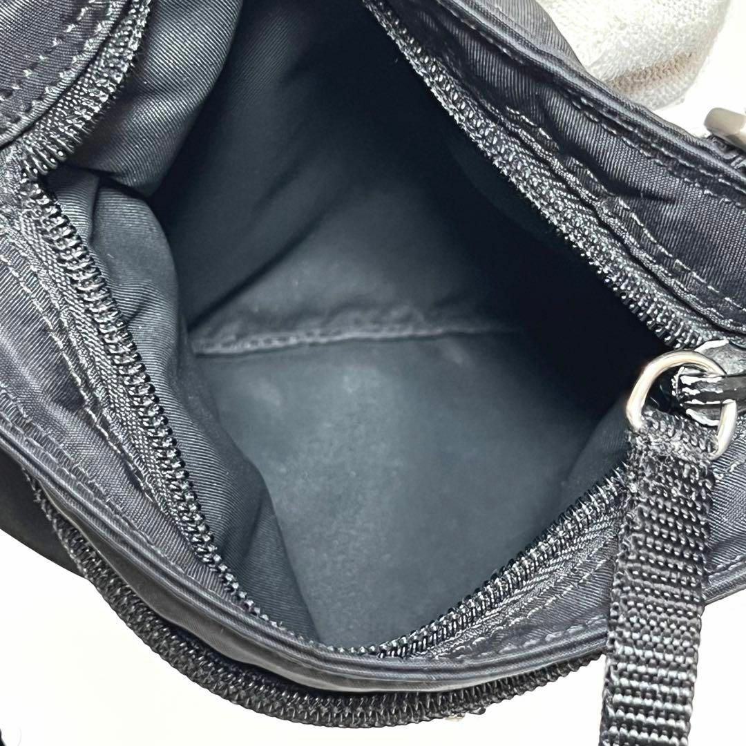 【極美品】 PRADA ナイロン ショルダーバッグ マチなし 白タグ付 ミニ