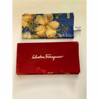 フェラガモ(Ferragamo)の新品　フェラガモ ハンカチーフ　ミニスカーフ　コットン１００％(ハンカチ)