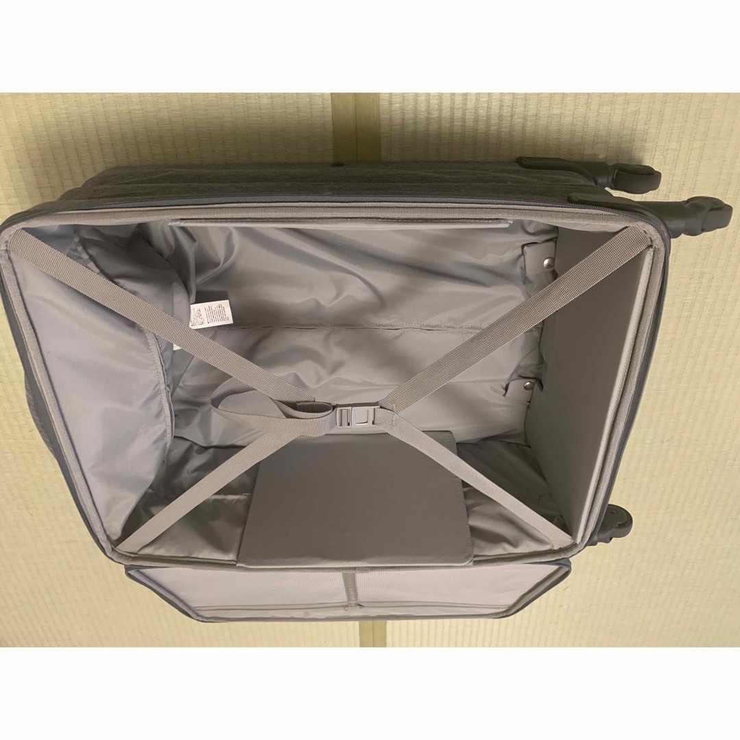 MUJI (無印良品)(ムジルシリョウヒン)の無印良品 半分の厚みで収納できるソフトキャリーケース（M）(グレー) レディースのバッグ(スーツケース/キャリーバッグ)の商品写真