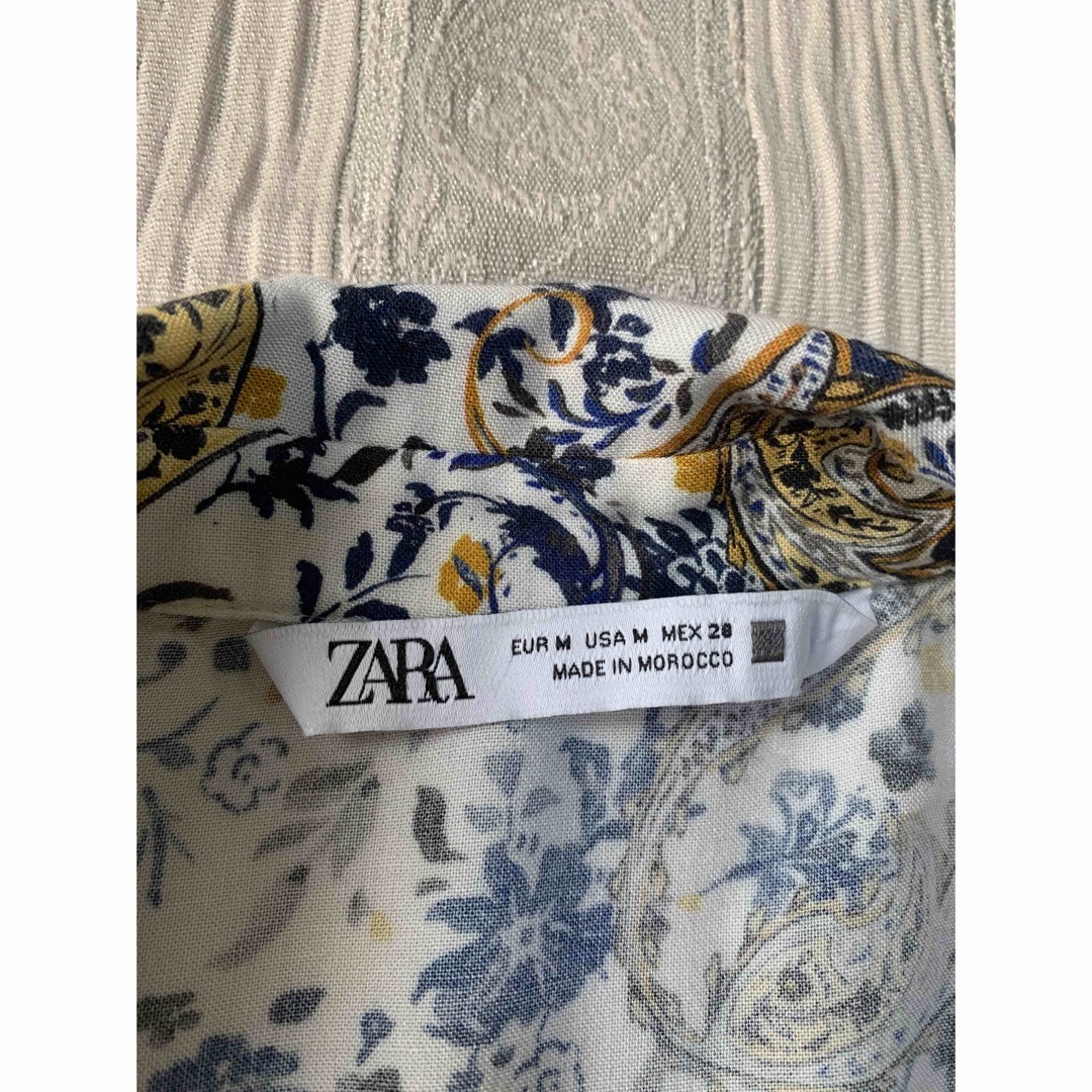 ZARA(ザラ)のZARA    イエロー×ネイビー　 ペイズリーシャツ　前あき  レディースのトップス(シャツ/ブラウス(長袖/七分))の商品写真