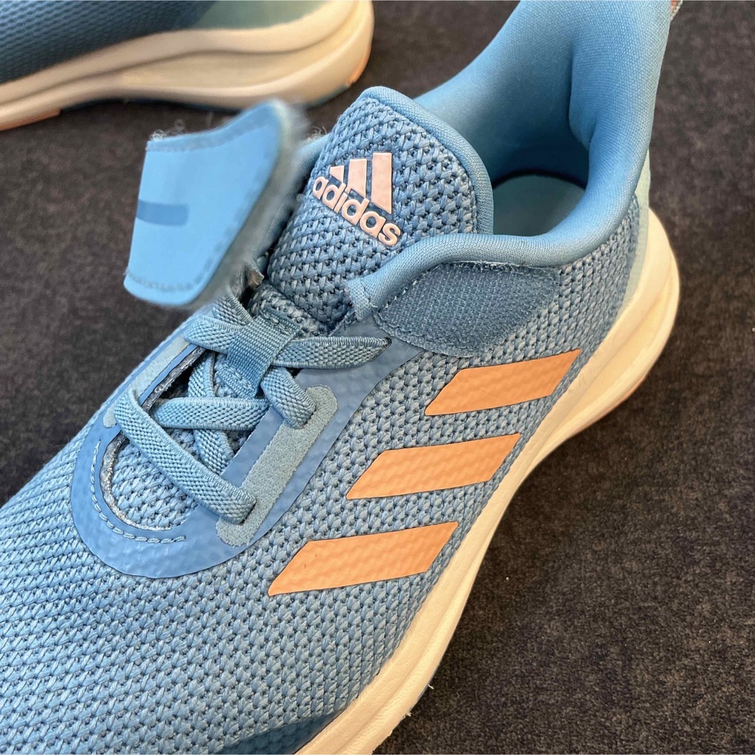 adidasの水色スニーカー(21.0cm)