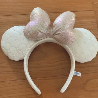 ディズニー(Disney)のミニー　カチューシャ　白　キルティング　パール(カチューシャ)