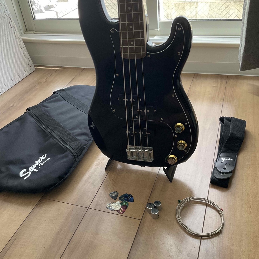 SQUIER(スクワイア)のSquier by Fender Precision Bass プレベ　ブラック 楽器のベース(エレキベース)の商品写真