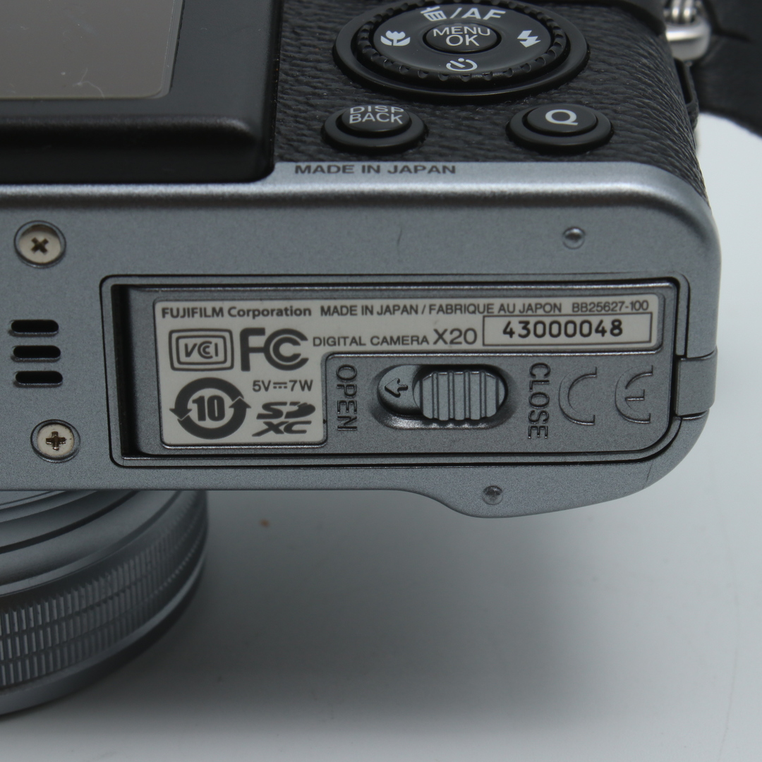 【美品】FUJIFILM デジタルカメラ X20S 光学4倍 シルバー F FX-X20S