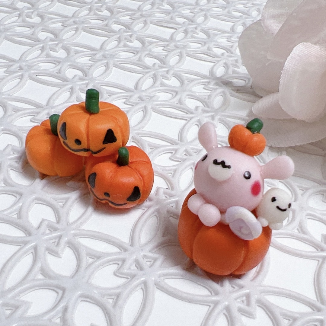 ハロウィン かぼちゃの中からうさぎちゃんとかぼちゃセット 樹脂粘土 ミニチュアの通販 by Ripopo's shop｜ラクマ