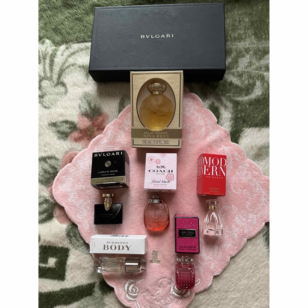木箱入り ミニチュア香水 - 香水(女性用) 木箱入り ミニチュア香水 - 香水(女性用)