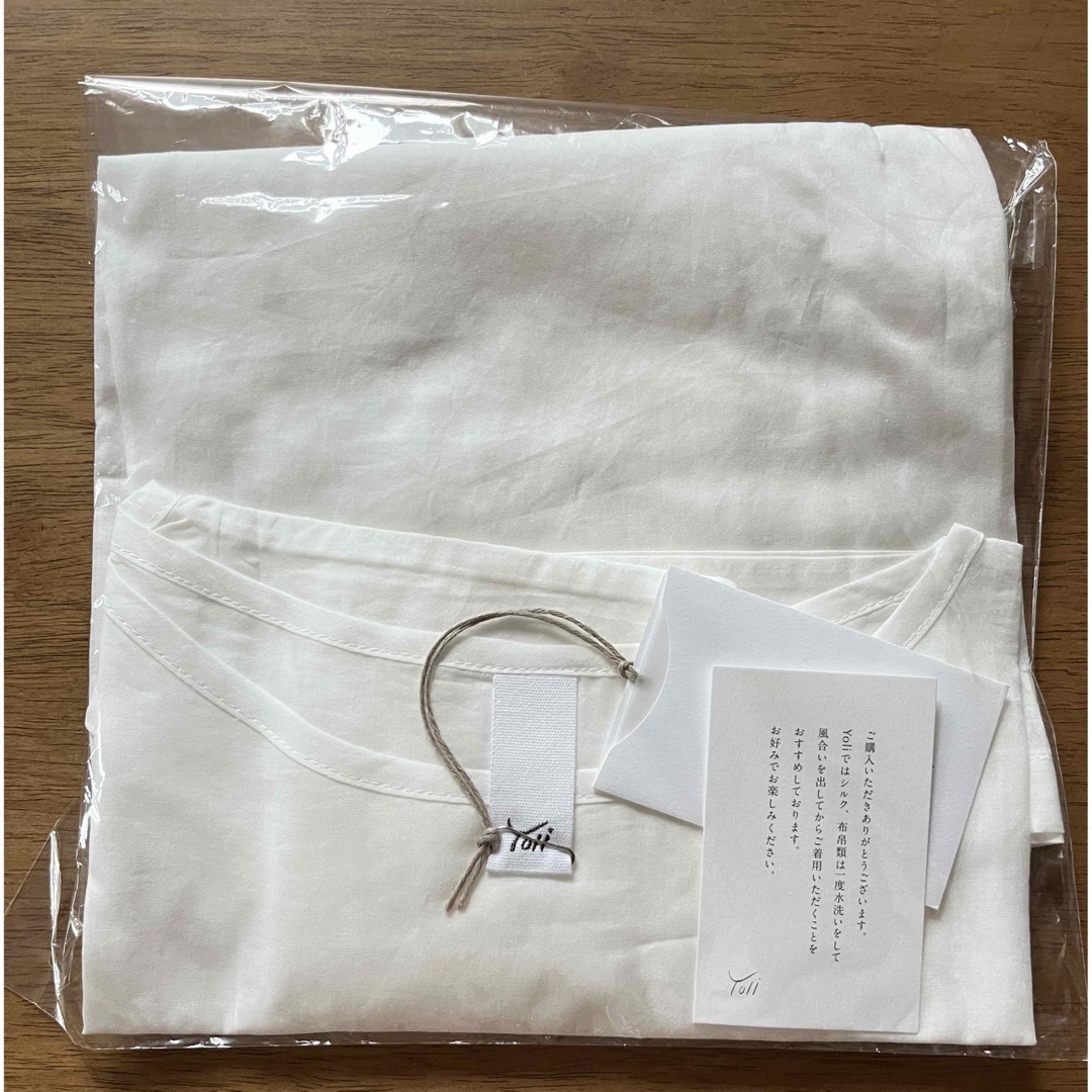 新品未使用Yoli ヨリsimple wide blouse 2023ss 新品 レディースのトップス(シャツ/ブラウス(長袖/七分))の商品写真