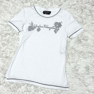 サルヴァトーレフェラガモ(Salvatore Ferragamo)のSalvatore Ferragamo Tシャツ　ロゴ　白　花(Tシャツ(半袖/袖なし))