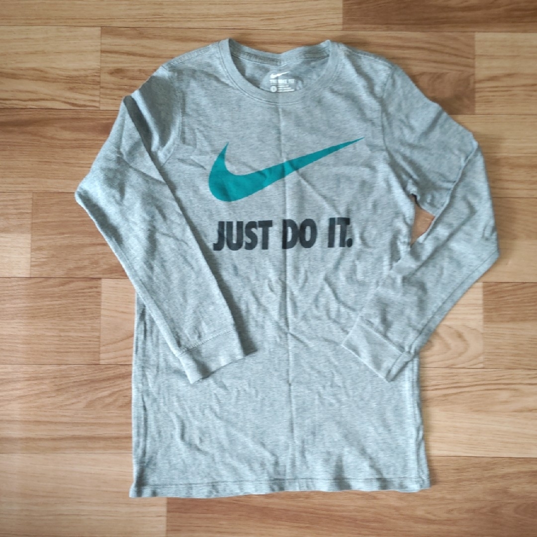 NIKE(ナイキ)のナイキキッズ　S　長袖Tシャツ キッズ/ベビー/マタニティのキッズ服男の子用(90cm~)(Tシャツ/カットソー)の商品写真