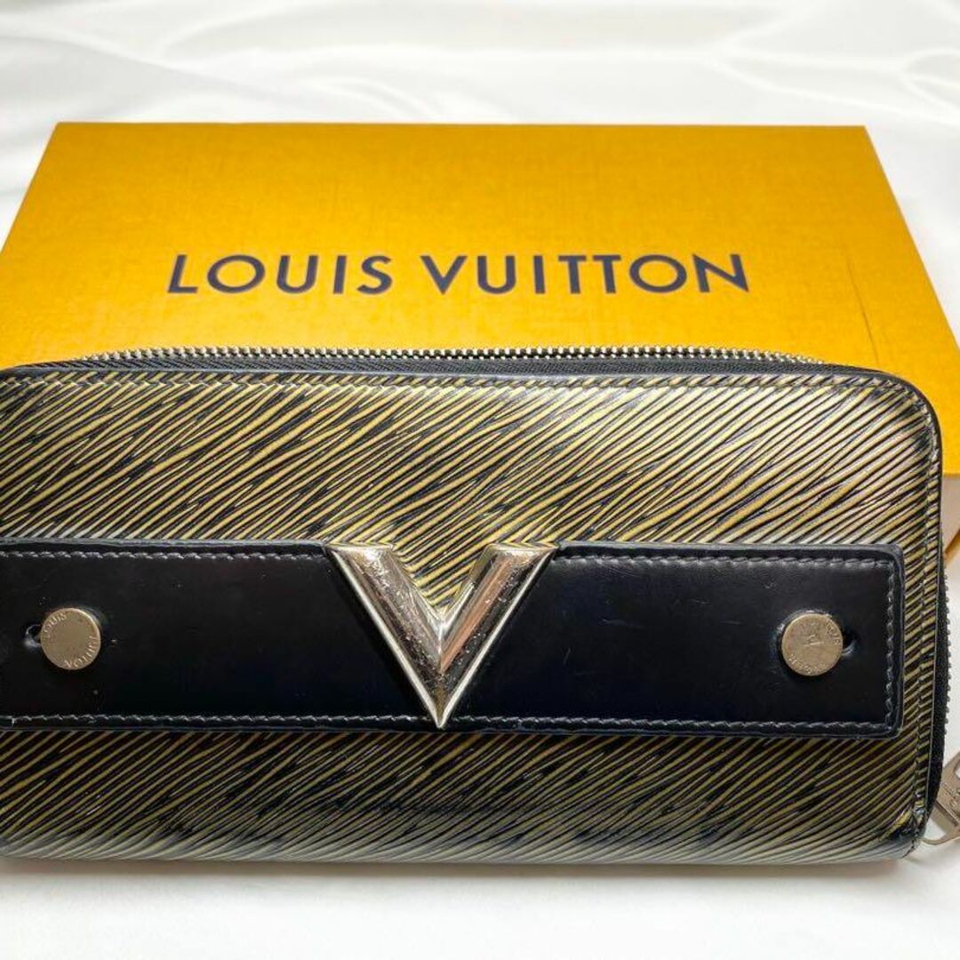 Louis Vuitton　ヴィトン　エッセンシャルV　プラティーヌ　長財布