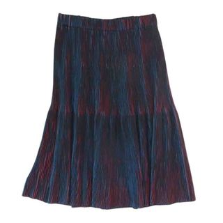 イッセイミヤケ(ISSEY MIYAKE)のISSEY MIYAKE イッセイミヤケ スカート MI04KG793 me ミー 3Dストライプ スカート ブラック系 レッド系 ブルー系【中古】(その他)