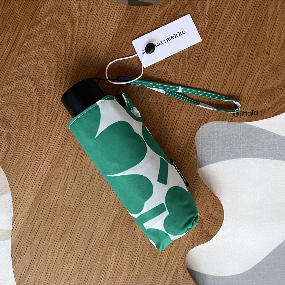 marimekko(マリメッコ)の新品 marimekko 折り畳み傘 ウニッコ グリーン×オフホワイト レディースのファッション小物(傘)の商品写真