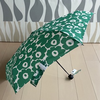 国内正規品 新品 マリメッコ 折り畳み傘 ウニッコ グリーン×オフホワイト