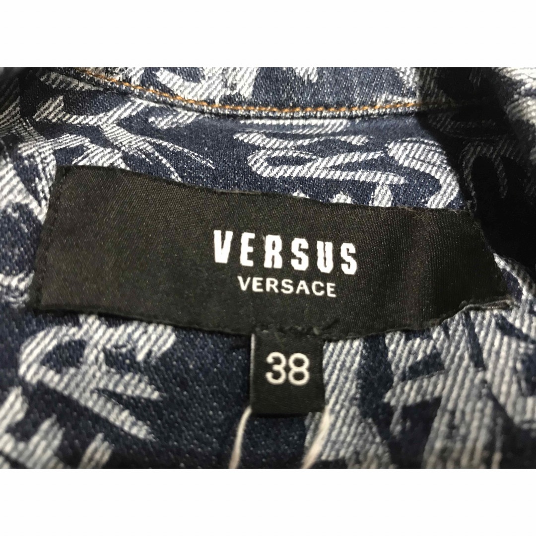 VERSUS(ヴェルサス)のRR808ヴェルサーチVERSUSデニムジャケット レディースのジャケット/アウター(Gジャン/デニムジャケット)の商品写真