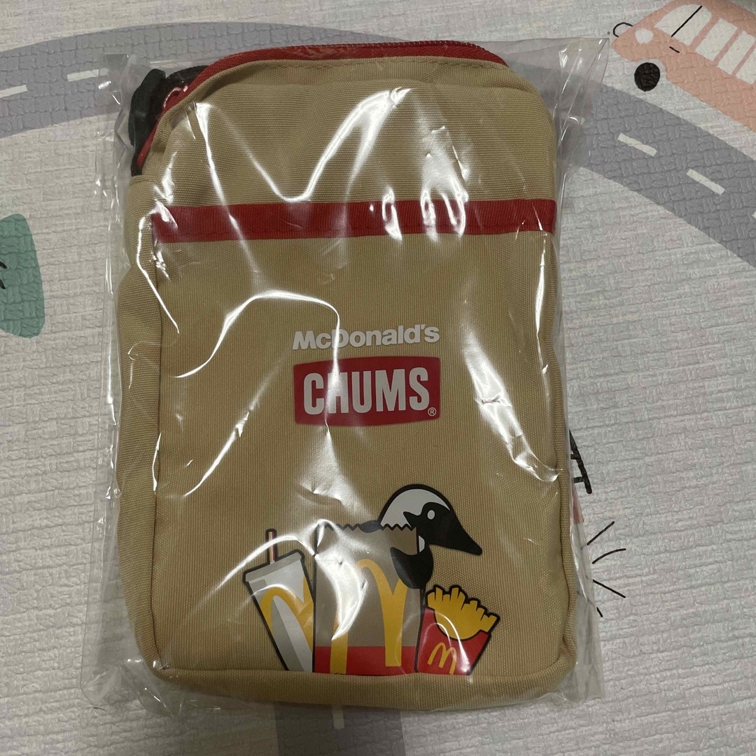 CHUMS(チャムス)の【白パーカー様】マクドナルド福袋　CHUMS ショルダーバッグ エンタメ/ホビーのコレクション(ノベルティグッズ)の商品写真