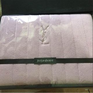 イヴサンローランボーテ(Yves Saint Laurent Beaute)の《即購入可》YVES SAINTLAURENTのシーツ ピンク(シーツ/カバー)