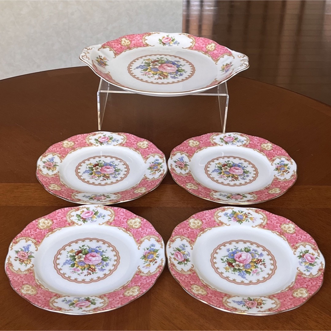 ROYAL ALBERT(ロイヤルアルバート)の【美品】ロイヤルアルバート★レディカーライル★パーティセット③ インテリア/住まい/日用品のキッチン/食器(食器)の商品写真