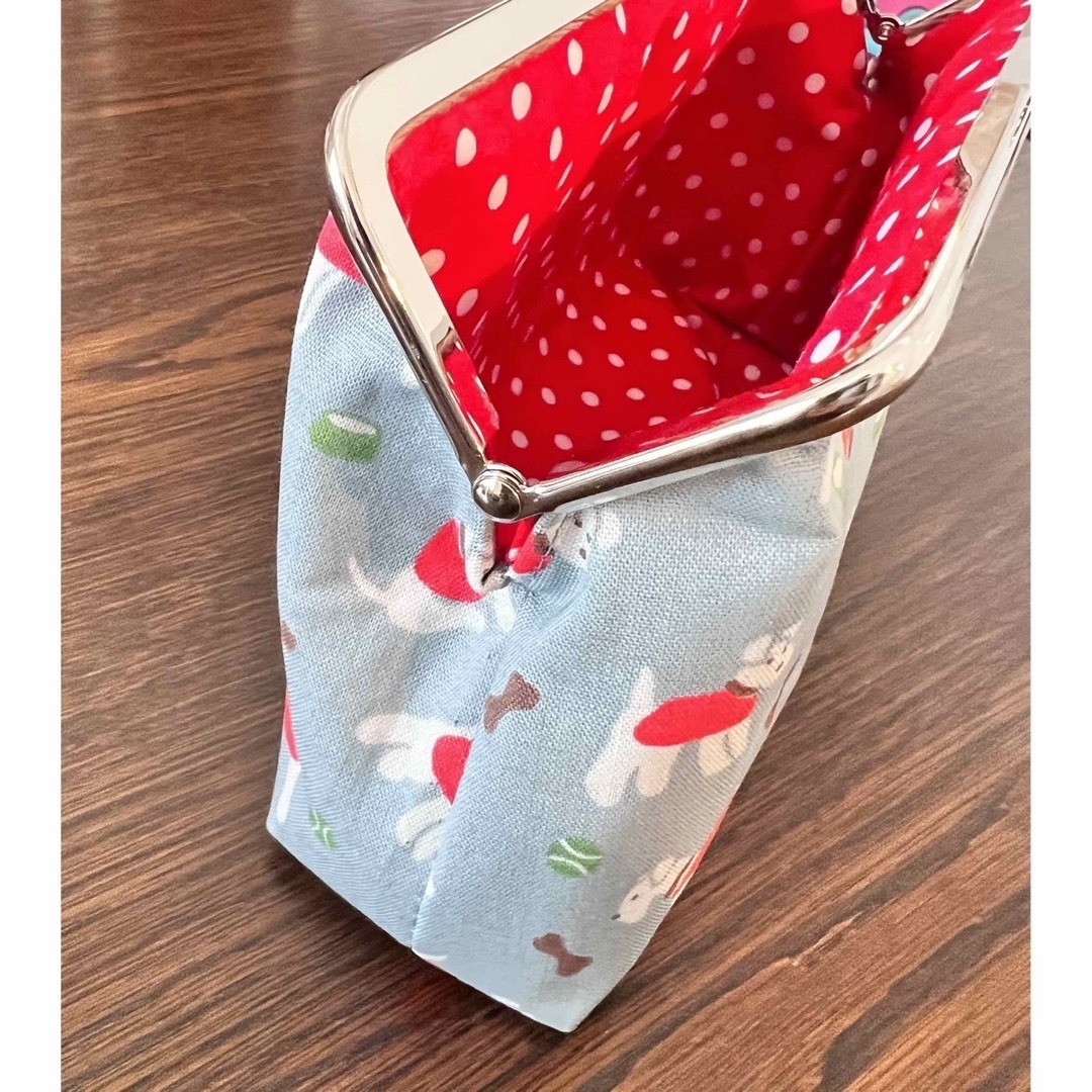 Cath Kidston(キャスキッドソン)のキャスキッドソン ハンドメイド スタンリー柄　赤水玉　たっぷり入る がま口ポーチ ハンドメイドのファッション小物(ポーチ)の商品写真