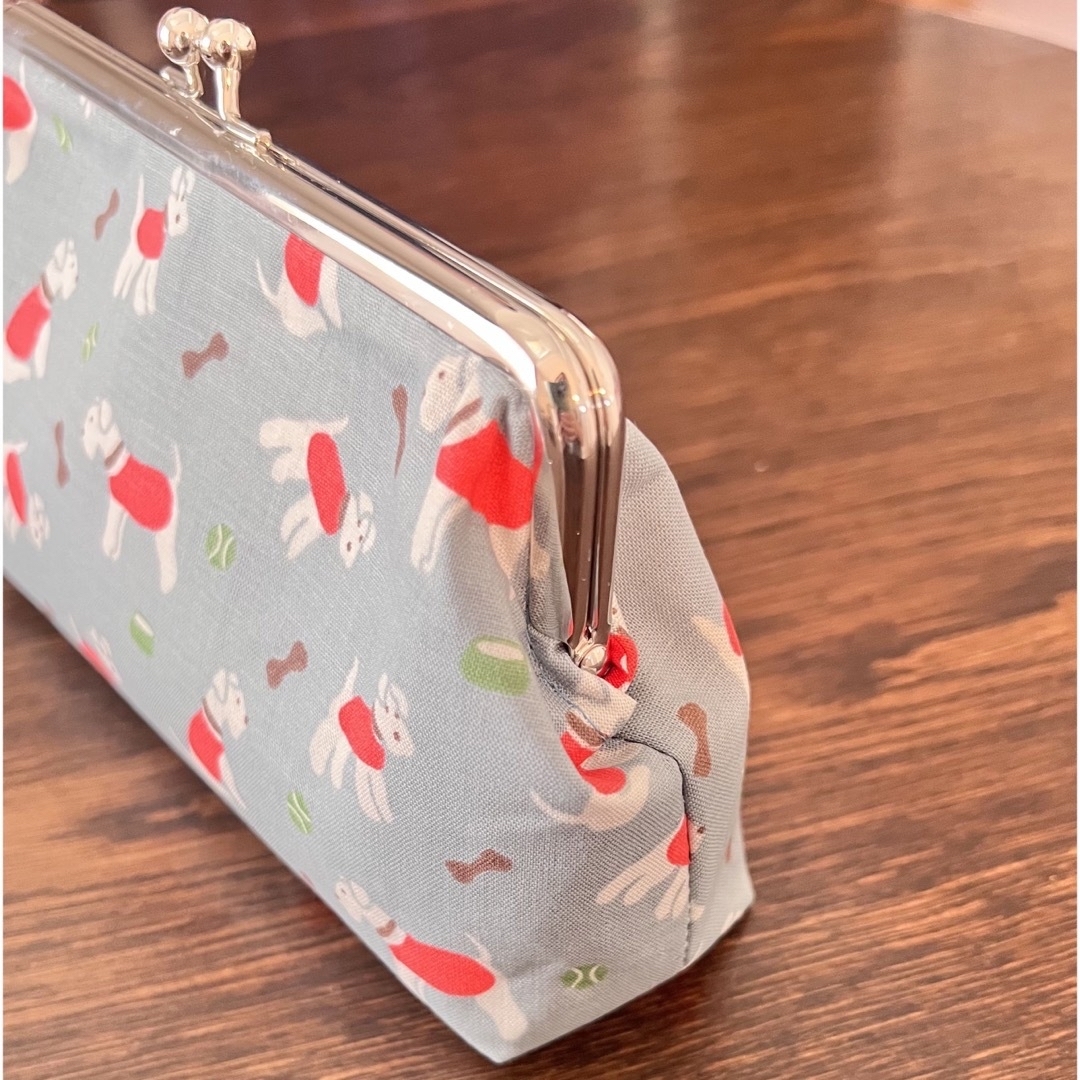 Cath Kidston(キャスキッドソン)のキャスキッドソン ハンドメイド スタンリー柄　赤水玉　たっぷり入る がま口ポーチ ハンドメイドのファッション小物(ポーチ)の商品写真