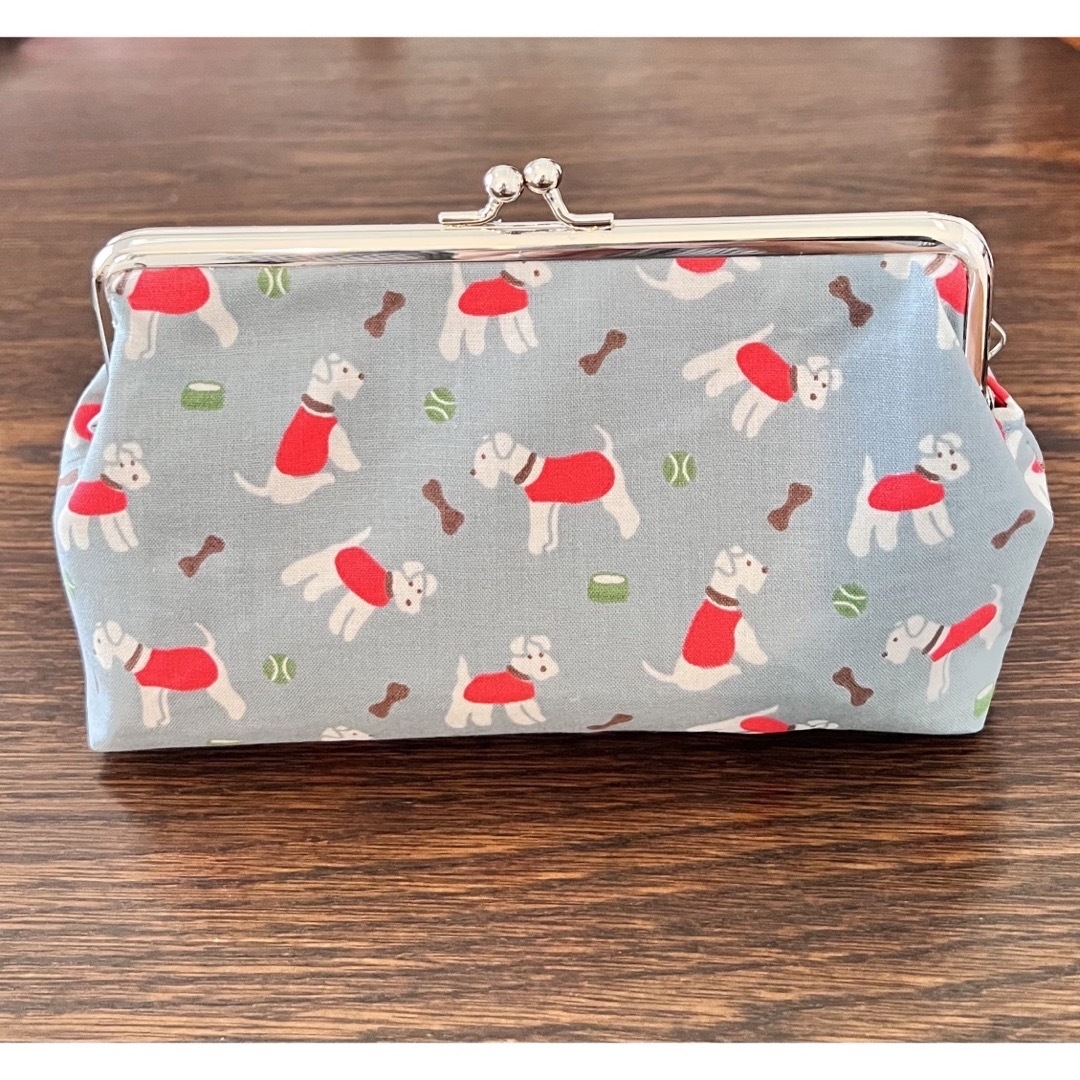 Cath Kidston(キャスキッドソン)のキャスキッドソン ハンドメイド スタンリー柄　赤水玉　たっぷり入る がま口ポーチ ハンドメイドのファッション小物(ポーチ)の商品写真