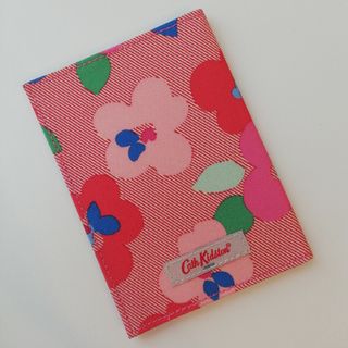 キャスキッドソン(Cath Kidston)のキャスキッドソン　パスポートケース　パスポートホルダー　パンジー　花柄　花　お花(パスケース/IDカードホルダー)