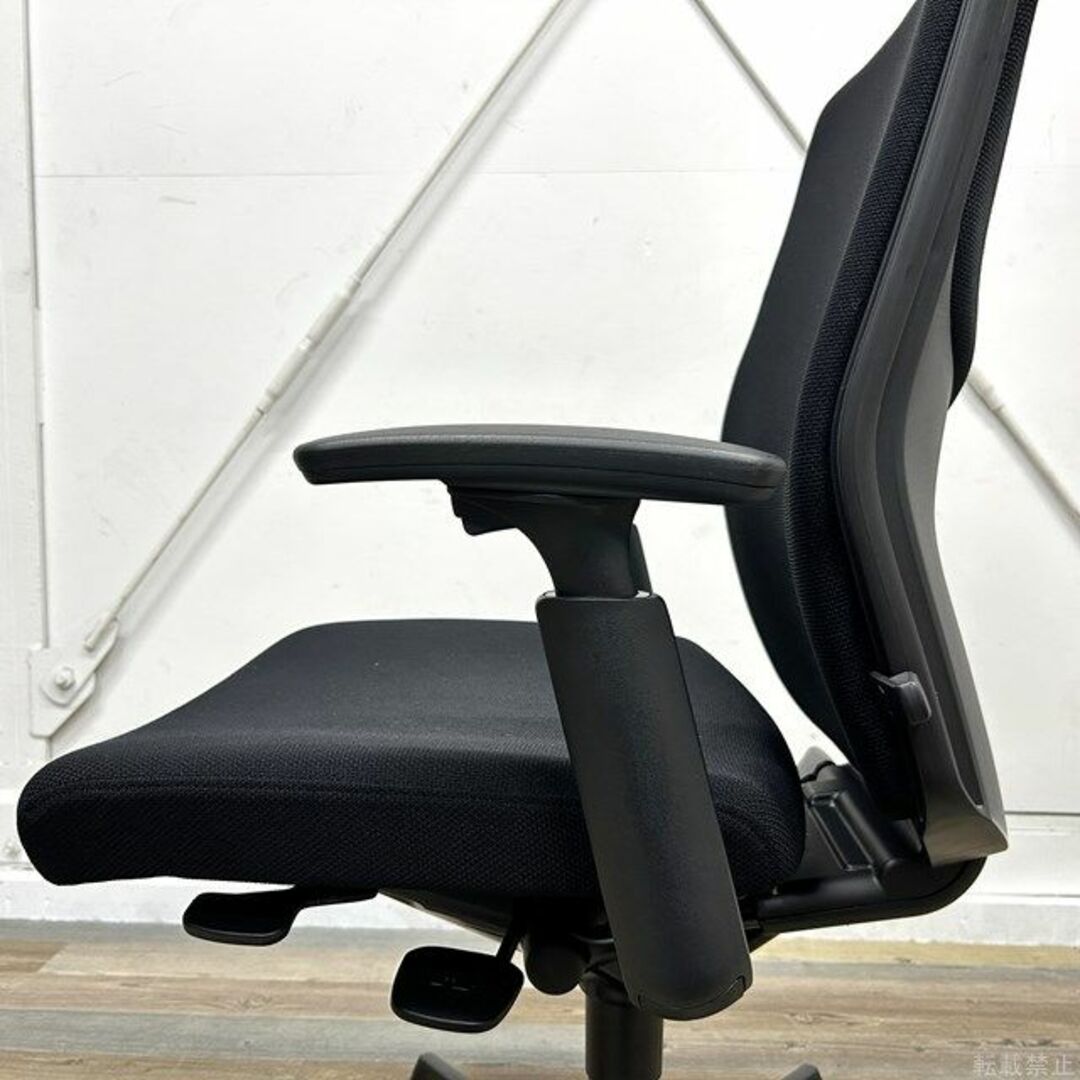 オカムラ エスクード ハイバック クッションタイプ 可動肘 ブラック インテリア/住まい/日用品のオフィス家具(オフィスチェア)の商品写真