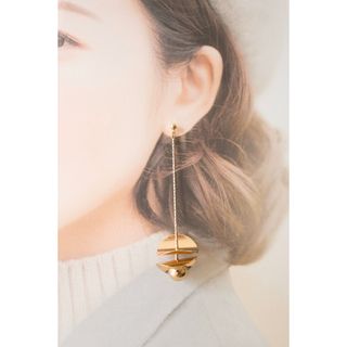 ハンドメイド　ゴールドロング ピアス(ピアス)