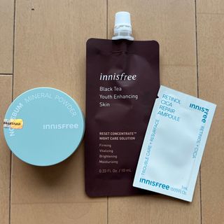 イニスフリー(Innisfree)のお値下げ【匿名配送/送料込み】イニスフリーノーゼバムミネラルパウダーN +おまけ(フェイスパウダー)