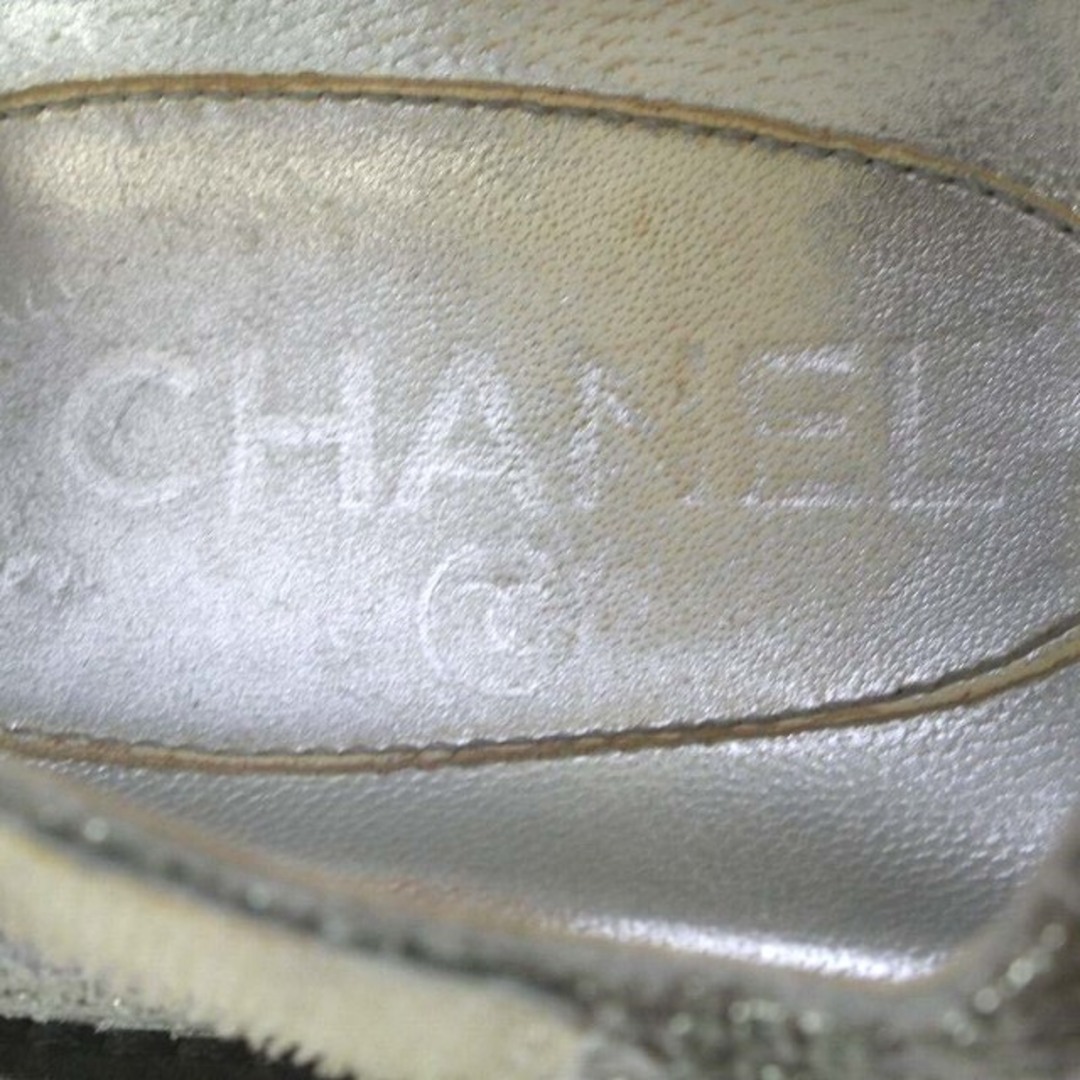 CHANEL(シャネル)のシャネル G31857 サンダル クラック加工 ベルクロ 35 シルバー色 レディースの靴/シューズ(サンダル)の商品写真