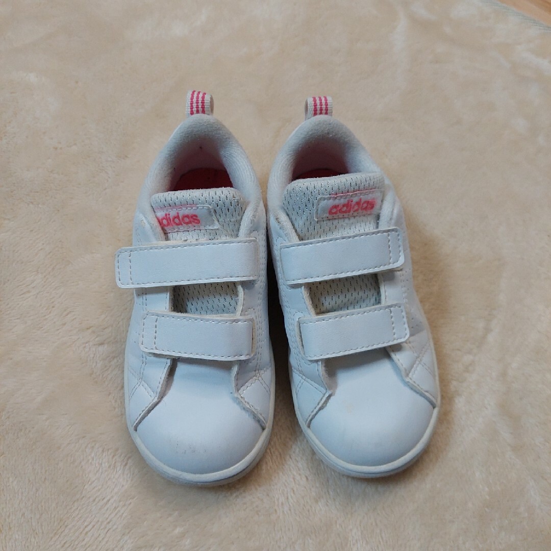 adidas(アディダス)のadidas　15cm　女の子 キッズ/ベビー/マタニティのキッズ靴/シューズ(15cm~)(スニーカー)の商品写真