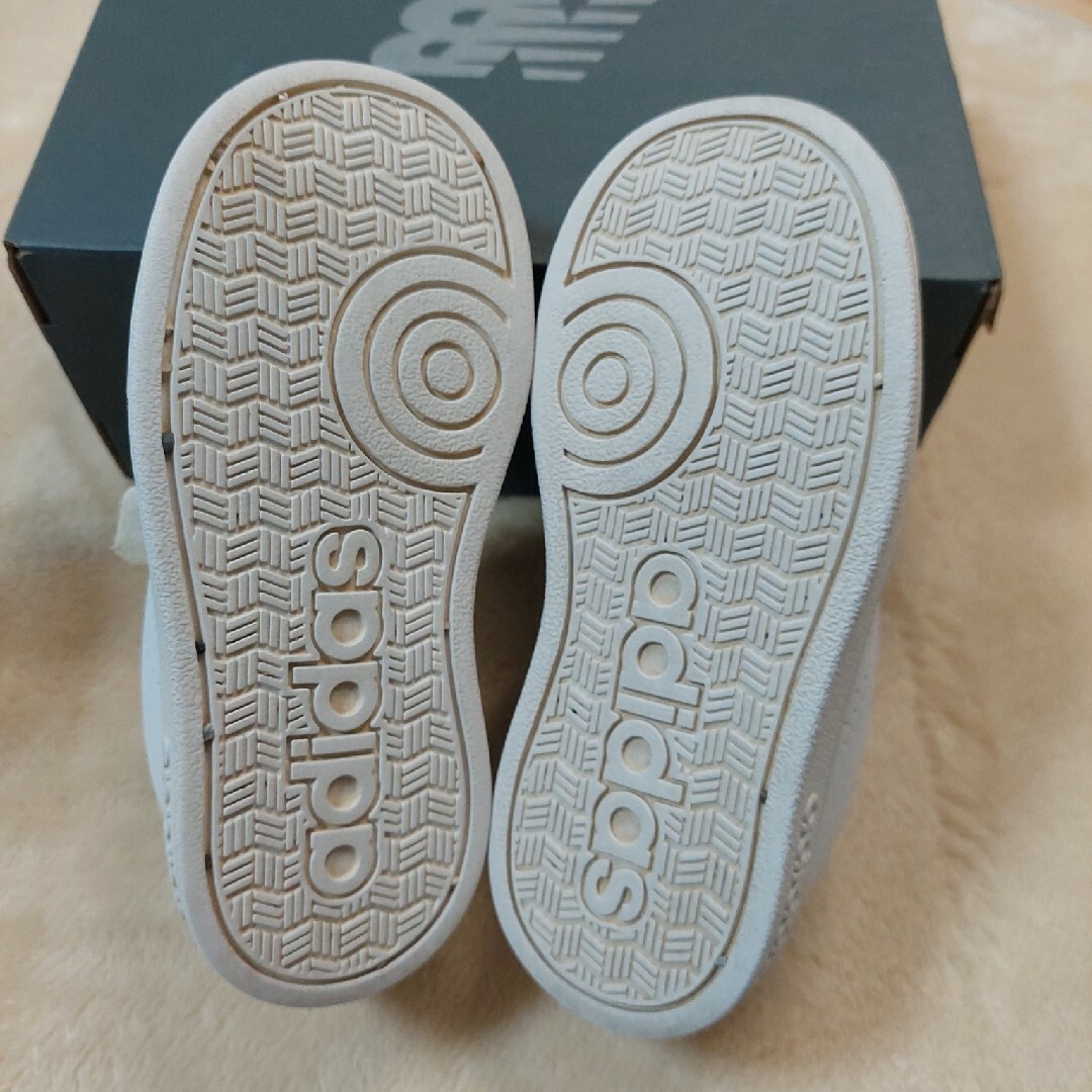 adidas(アディダス)のadidas　15cm　女の子 キッズ/ベビー/マタニティのキッズ靴/シューズ(15cm~)(スニーカー)の商品写真