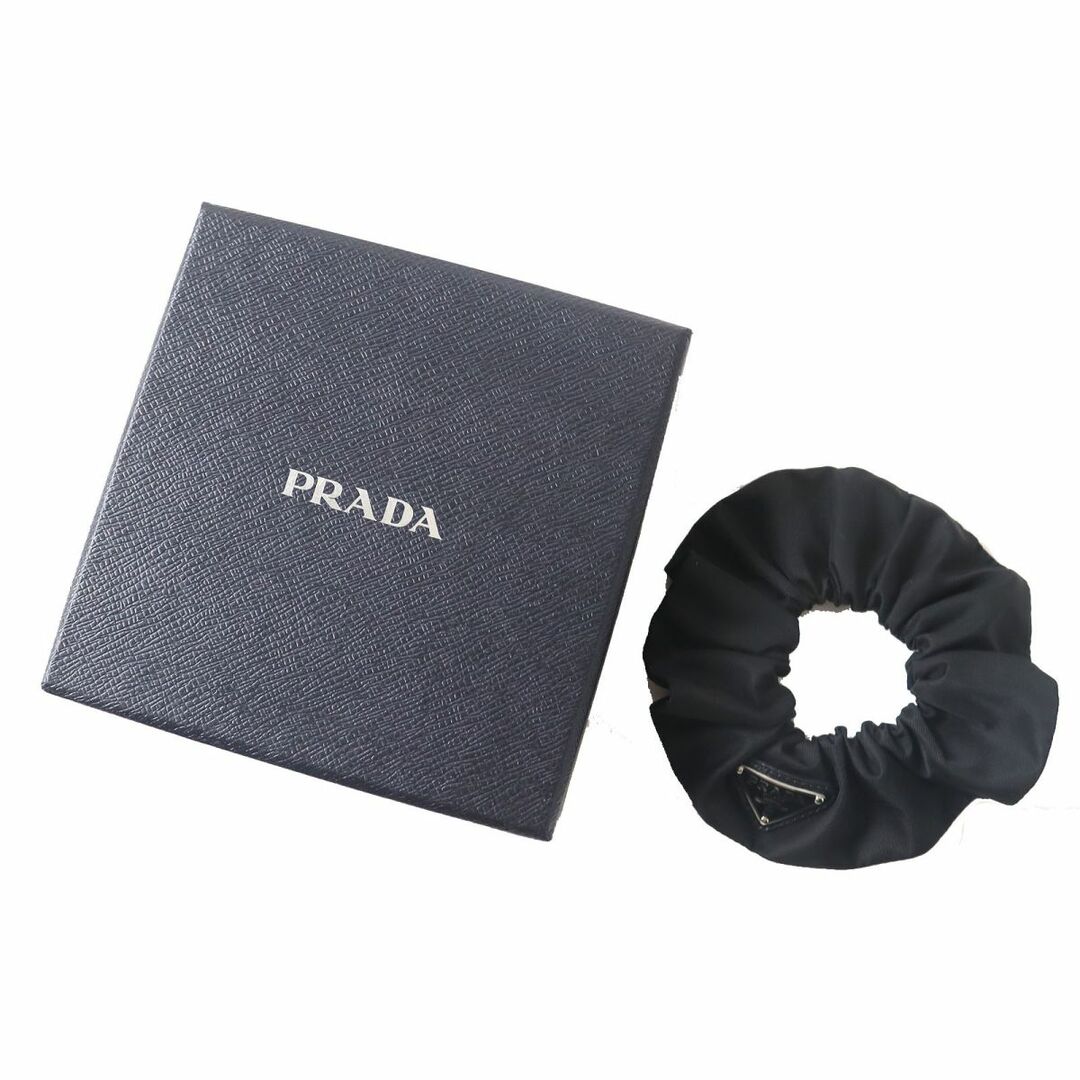 極美品△PRADA プラダ 1IF015 レディース ReNylon リナイロン トライアングルロゴ シュシュ／ヘアアクセ NERO ブラック 箱付 大人可愛い♪