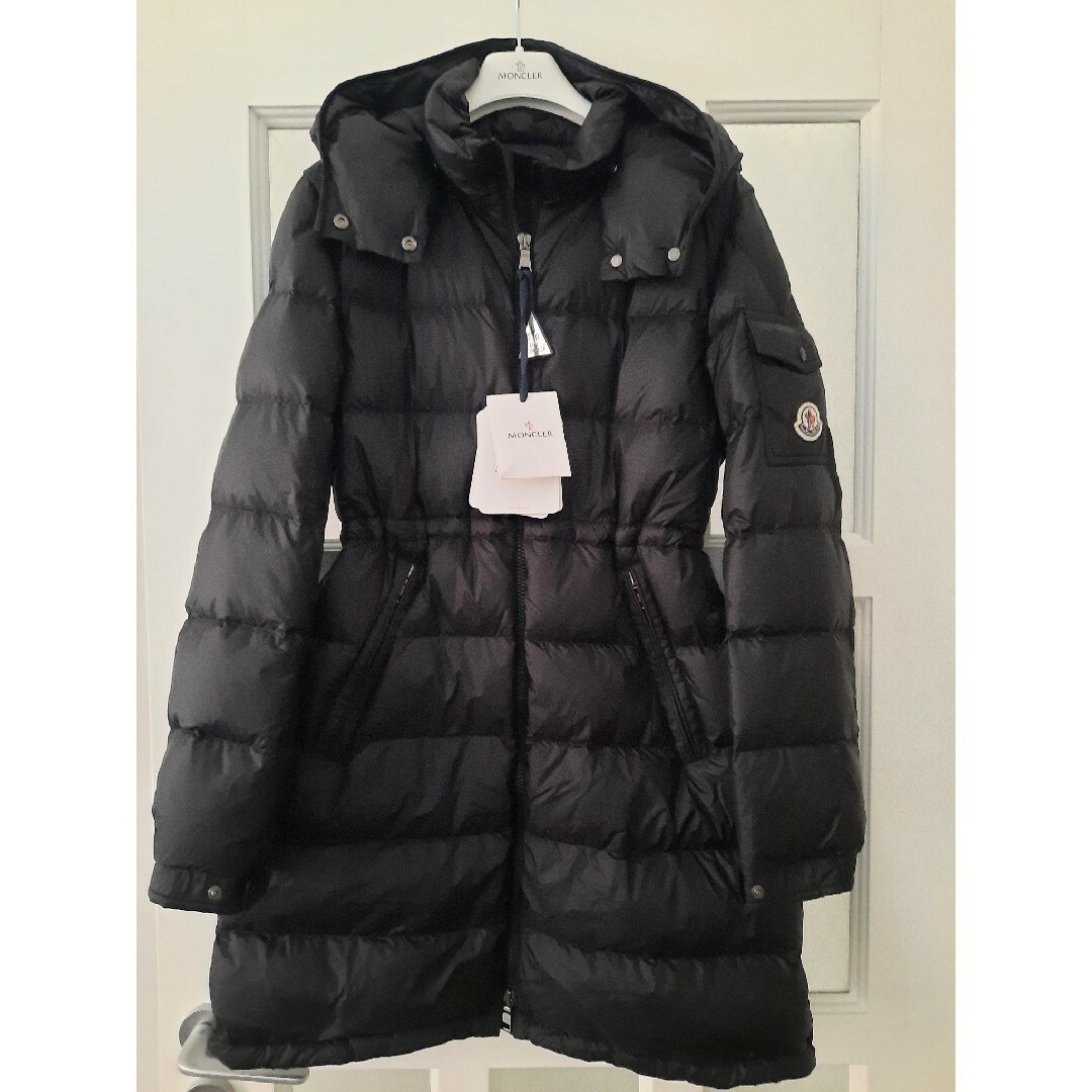 即発送　正規ハンガー付き　今の時期に大活躍　MONCLER 国内入荷数少なめ