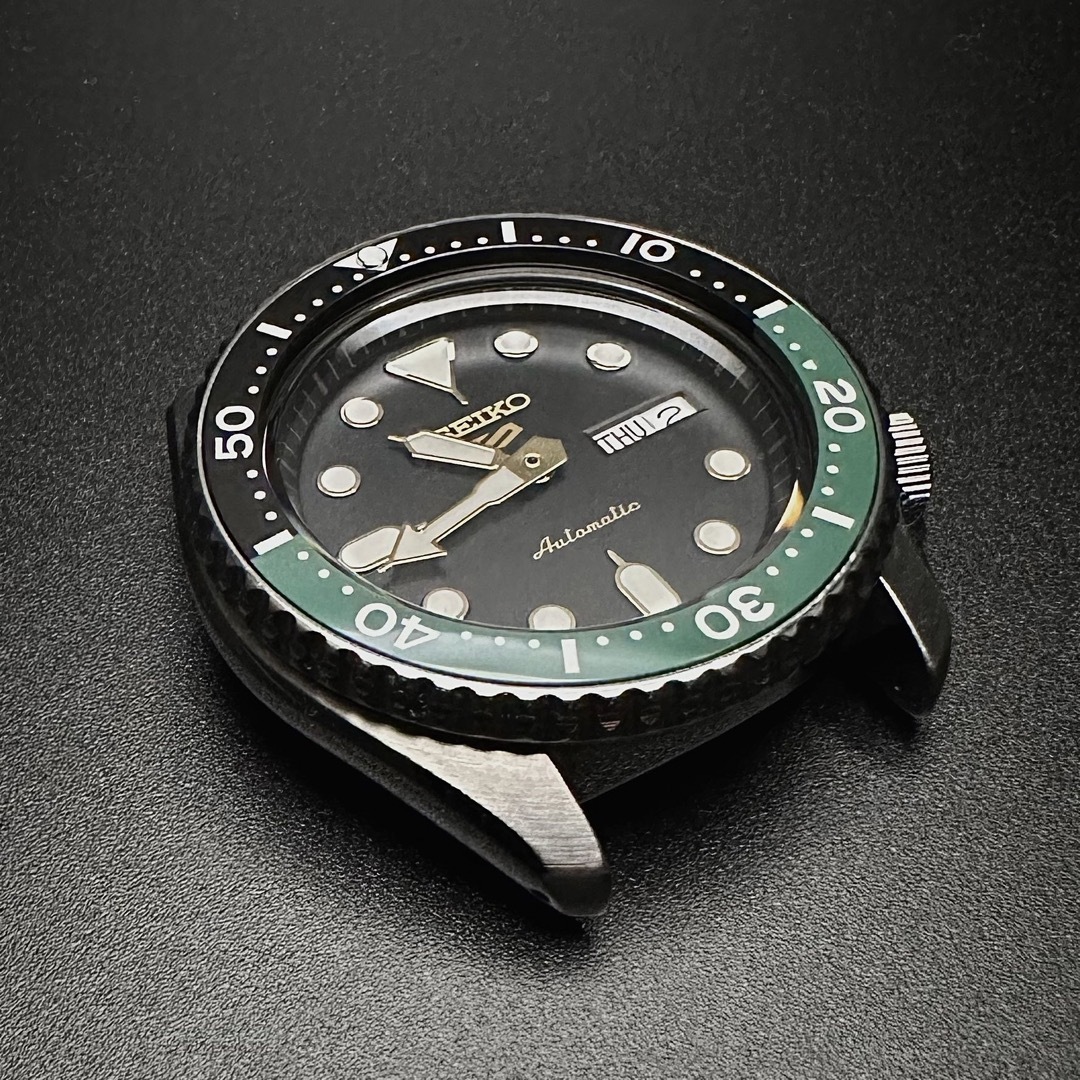 SEIKO(セイコー)のSKX007 SBSA SRPD フラット セラミック ベゼル 黒 緑 グリーン メンズの時計(腕時計(アナログ))の商品写真