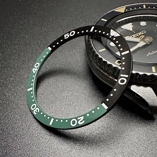 セイコー(SEIKO)のSKX007 SBSA SRPD フラット セラミック ベゼル 黒 緑 グリーン(腕時計(アナログ))