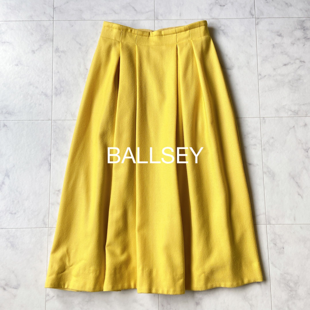 Ballsey(ボールジィ)のBALLSEY ボタニーウール タックスカート+ CINOH チェスターコート レディースのスカート(ひざ丈スカート)の商品写真