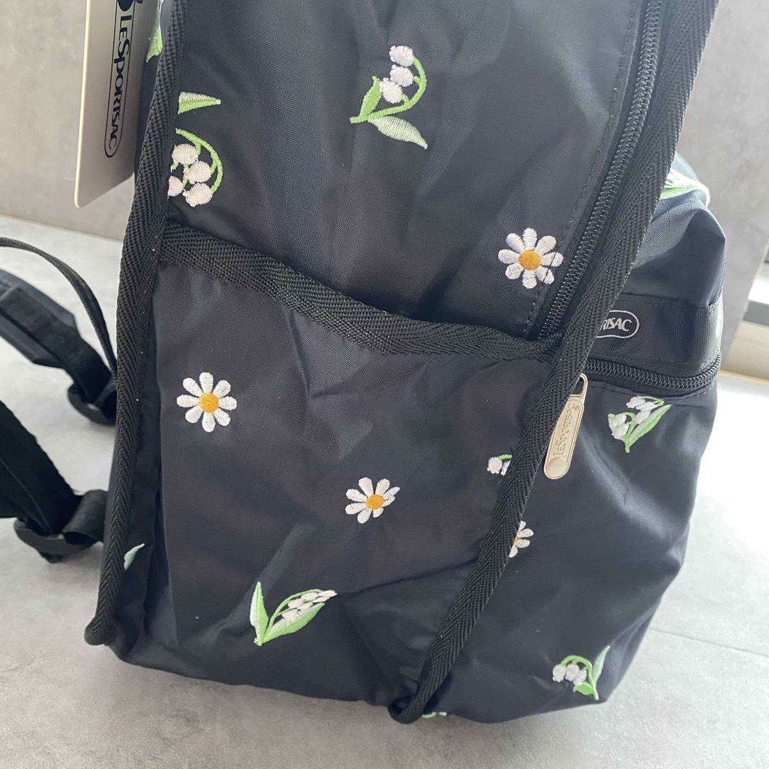 LeSportsac(レスポートサック)の[新品] レスポートサック　Chesty リュック　バックパック　花柄　刺繍 レディースのバッグ(リュック/バックパック)の商品写真