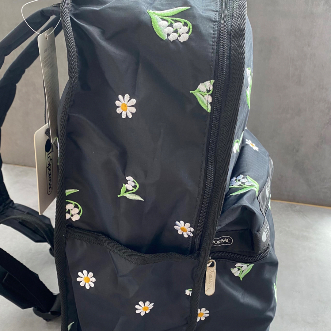 LeSportsac(レスポートサック)の[新品] レスポートサック　Chesty リュック　バックパック　花柄　刺繍 レディースのバッグ(リュック/バックパック)の商品写真