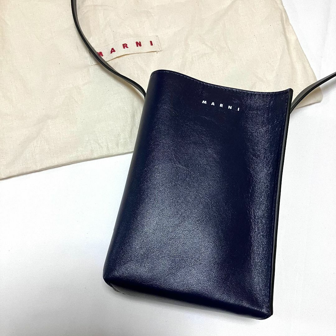 Marni(マルニ)の新品 23ss MARNI ショルダーバッグ 黒 紺 レザー 5330 メンズのバッグ(ショルダーバッグ)の商品写真