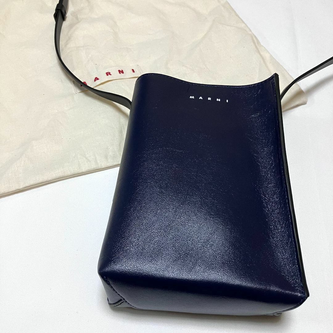 Marni(マルニ)の新品 23ss MARNI ショルダーバッグ 黒 紺 レザー 5330 メンズのバッグ(ショルダーバッグ)の商品写真