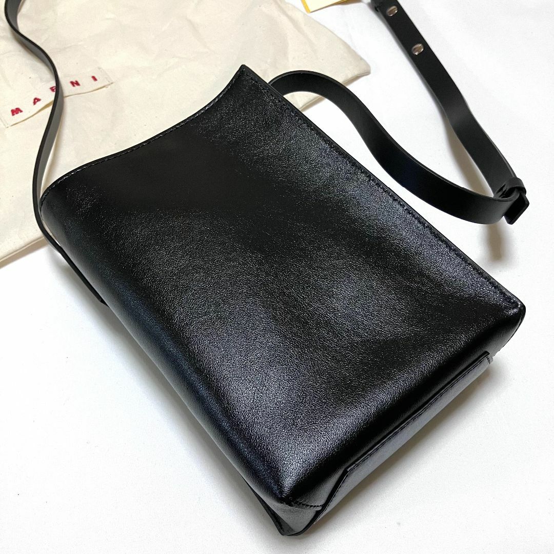 Marni - 新品 23ss MARNI ショルダーバッグ 黒 紺 レザー 5330の通販