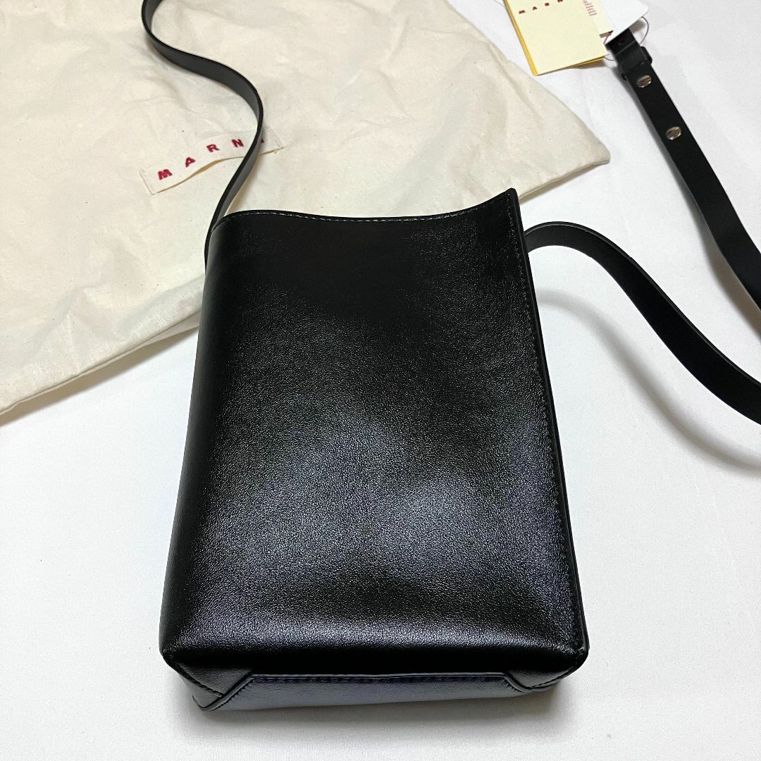 Marni(マルニ)の新品 23ss MARNI ショルダーバッグ 黒 紺 レザー 5330 メンズのバッグ(ショルダーバッグ)の商品写真