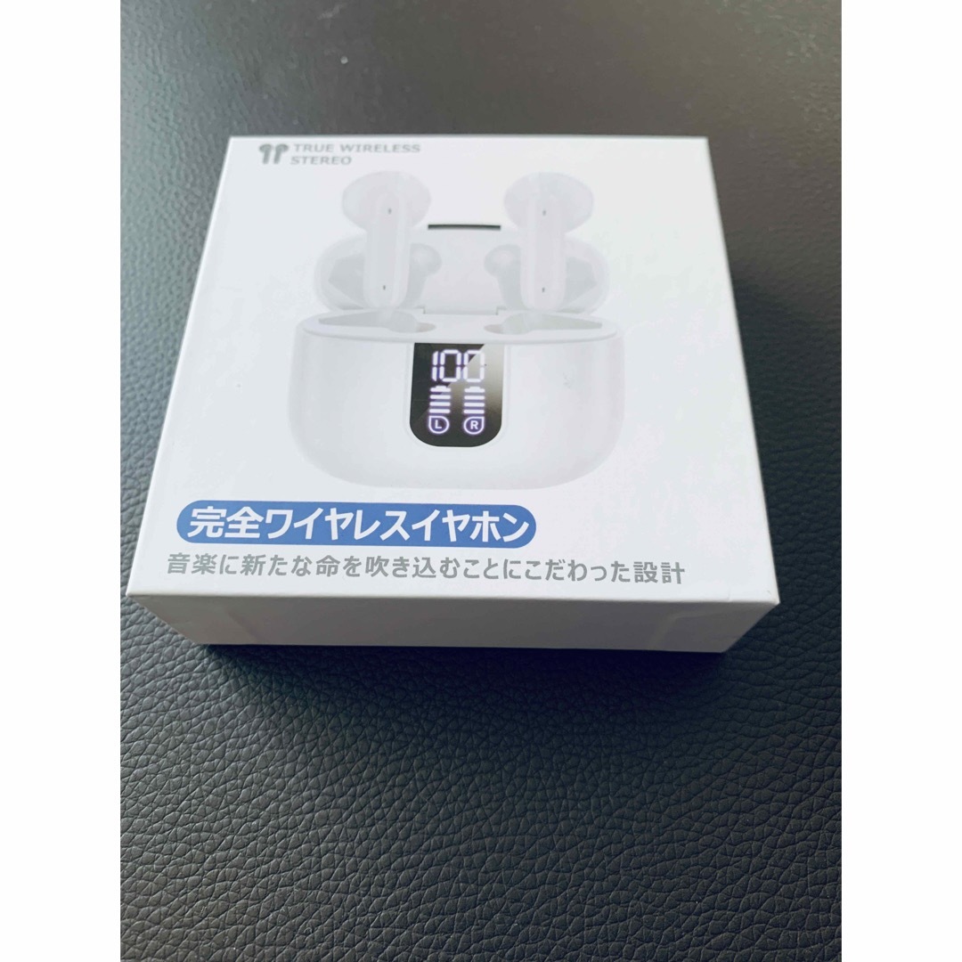 Bluetoothワイヤレスイヤホン(白) スマホ/家電/カメラのオーディオ機器(ヘッドフォン/イヤフォン)の商品写真
