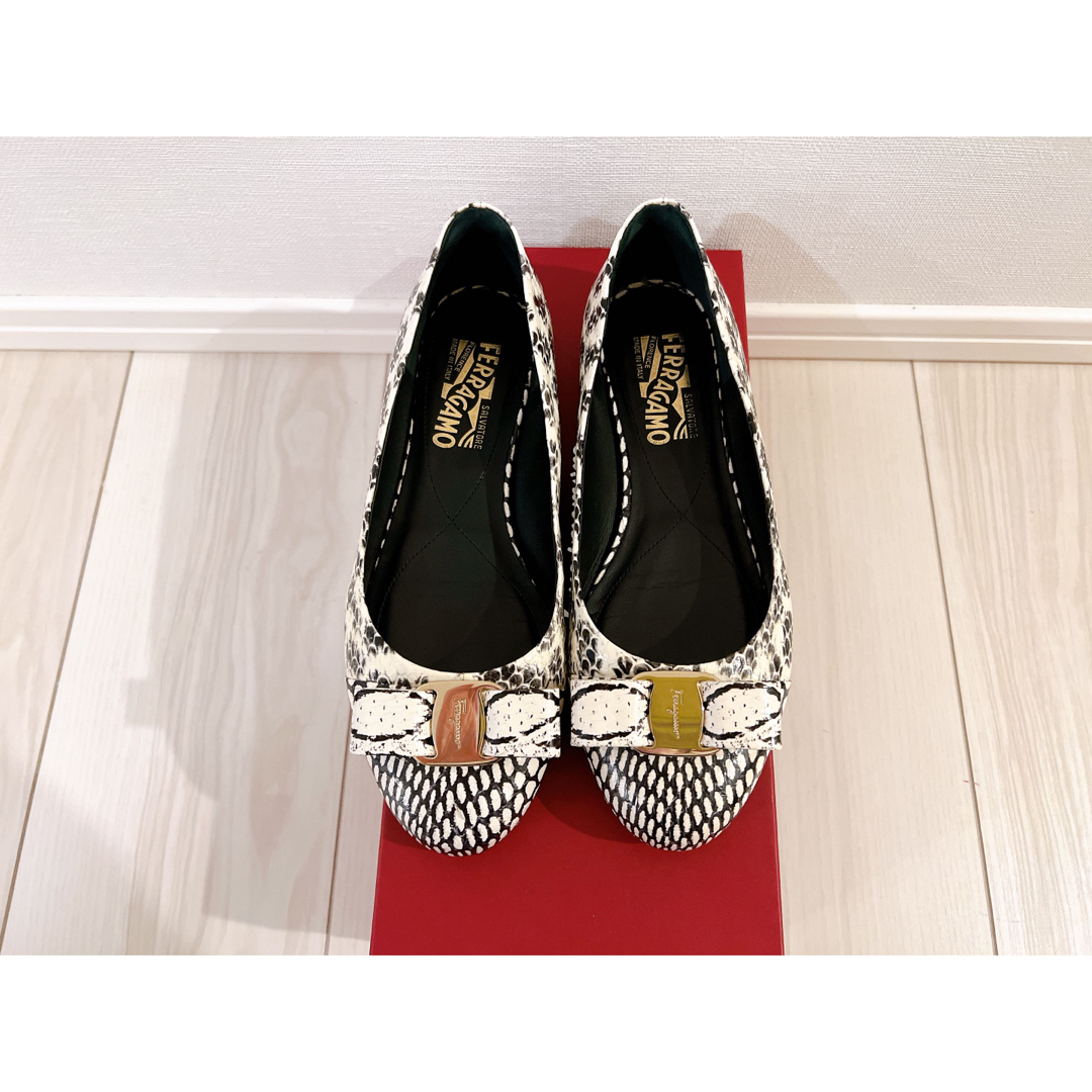 Salvatore Ferragamo - ☆限定品 フェラガモ ヴァラ フラットシューズ