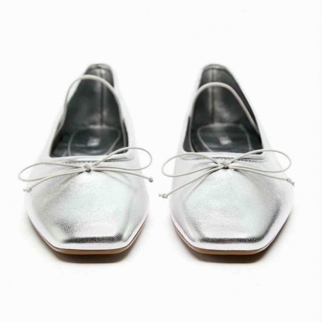 ZARA(ザラ)のZARA　メタリックレザーフラットシューズ リボンディテール シルバー レディースの靴/シューズ(バレエシューズ)の商品写真