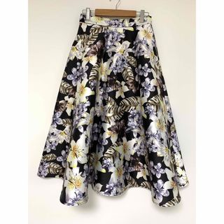 フォーエバートゥエンティーワン(FOREVER 21)の花柄フレアスカート(ひざ丈スカート)