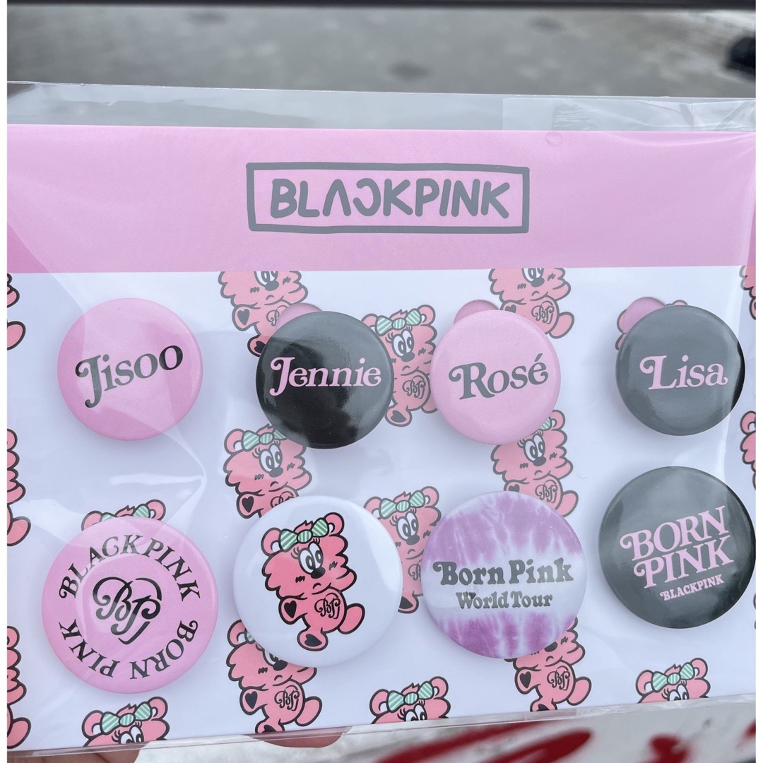 BLACKPINK(ブラックピンク)のBLACKPINK verdy コラボ 缶バッジ 韓国限定 ポップアップ 新品 エンタメ/ホビーのCD(K-POP/アジア)の商品写真