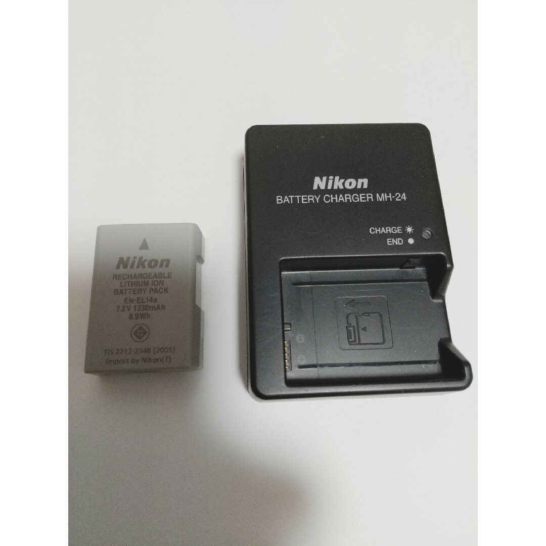 Nikon D5600 ショット数2217枚 バッテリー4個 SDカード付