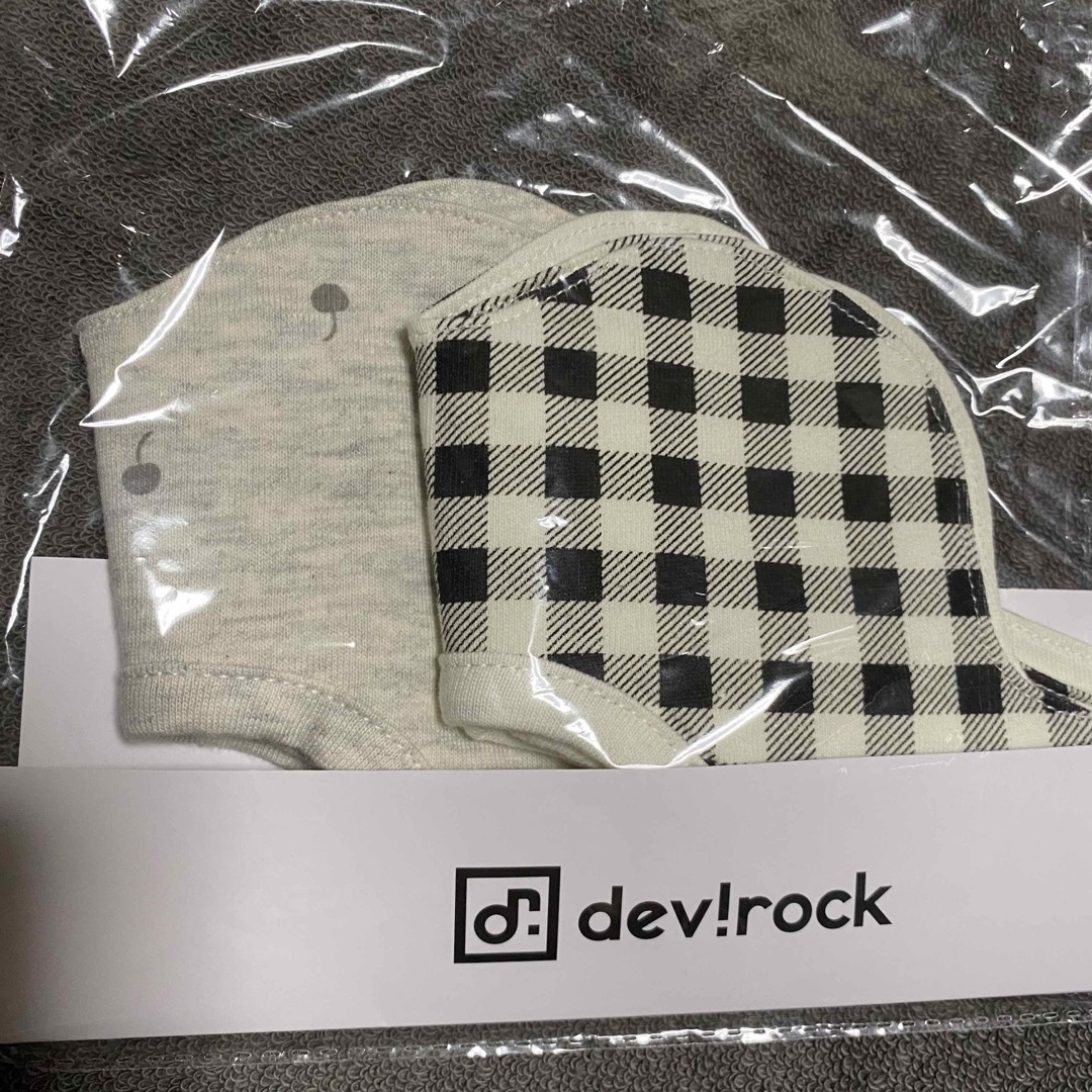 devirock(デビロック)のdevirock 2枚セット 防水シート入り スカラップスタイ デビロック キッズ/ベビー/マタニティのこども用ファッション小物(ベビースタイ/よだれかけ)の商品写真