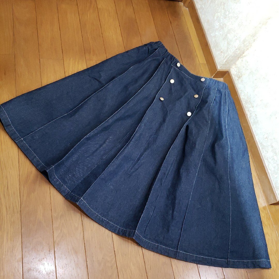 ❇3Lフロントボタンデニムスカート❇ワイドプリーツフレア/ウエストバックゴム レディースのスカート(ひざ丈スカート)の商品写真